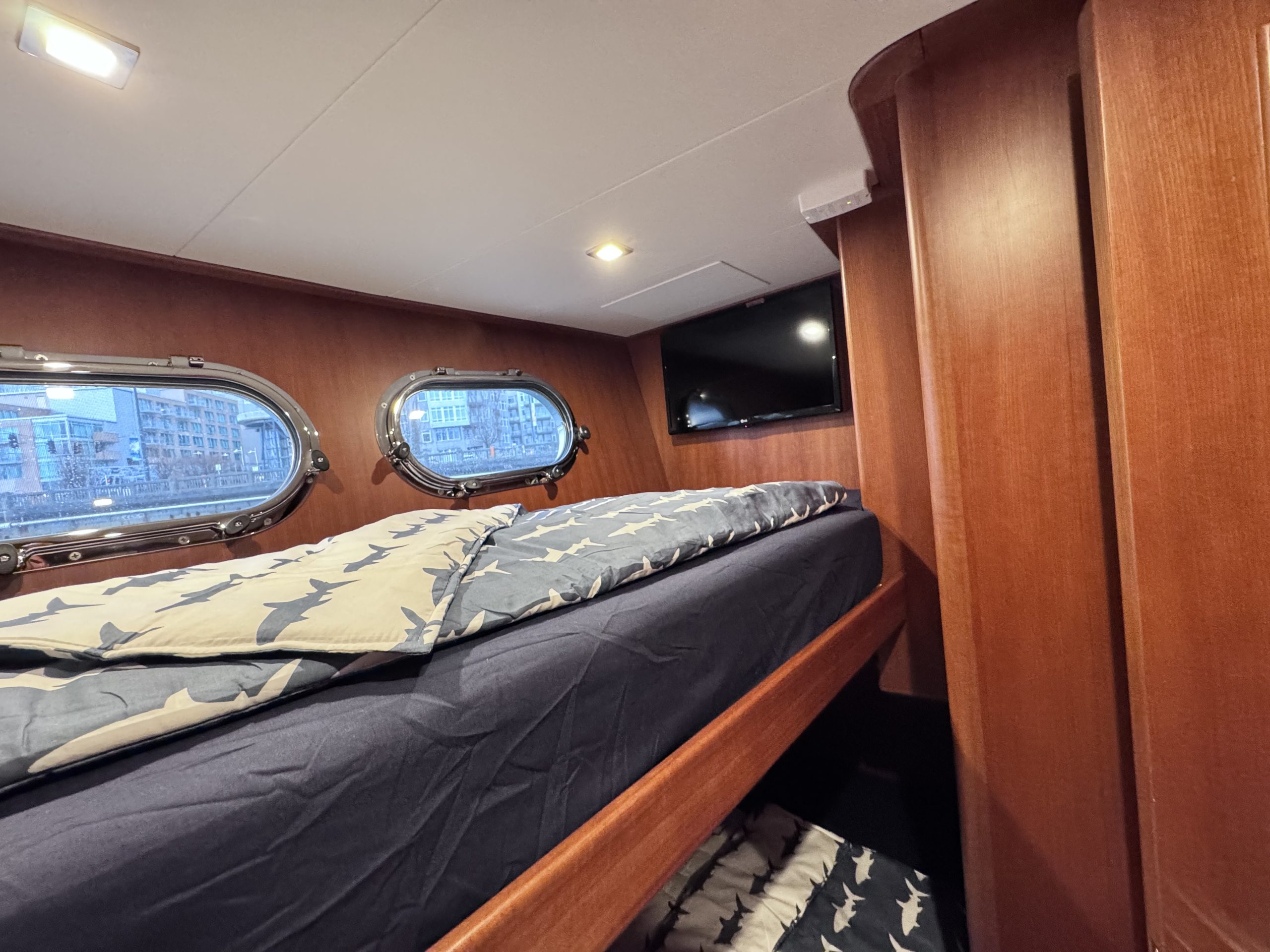 Northwest 55 guest cabin with stacked single berth bunk beds.